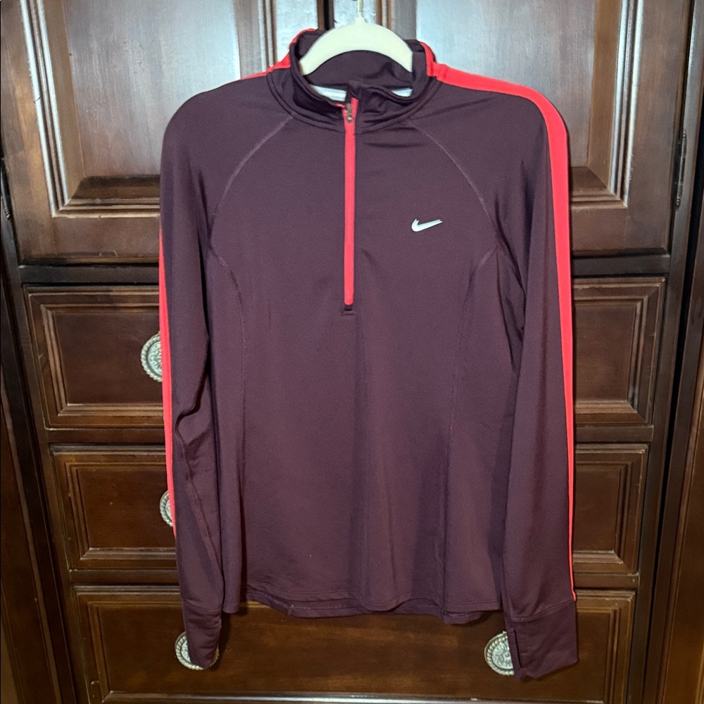 Nike medium women’s quarter zip running pullover shirt burgundy